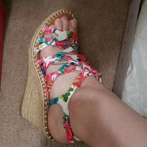 Wedge shoes